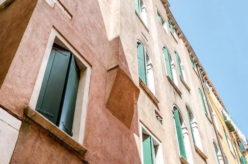 Venice Apartments